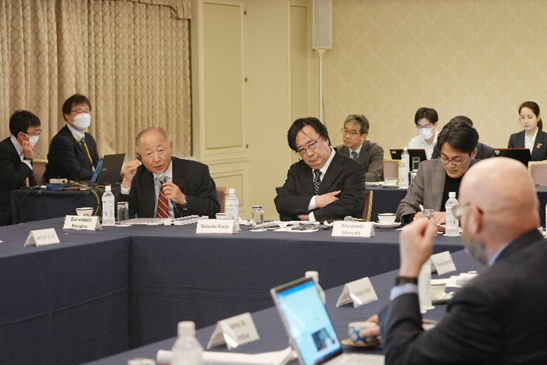 非公開会議４
分水嶺に立つ世界。分断を食い止め、平和と民主主義を修復するために、今まさに我々の責任が問われている