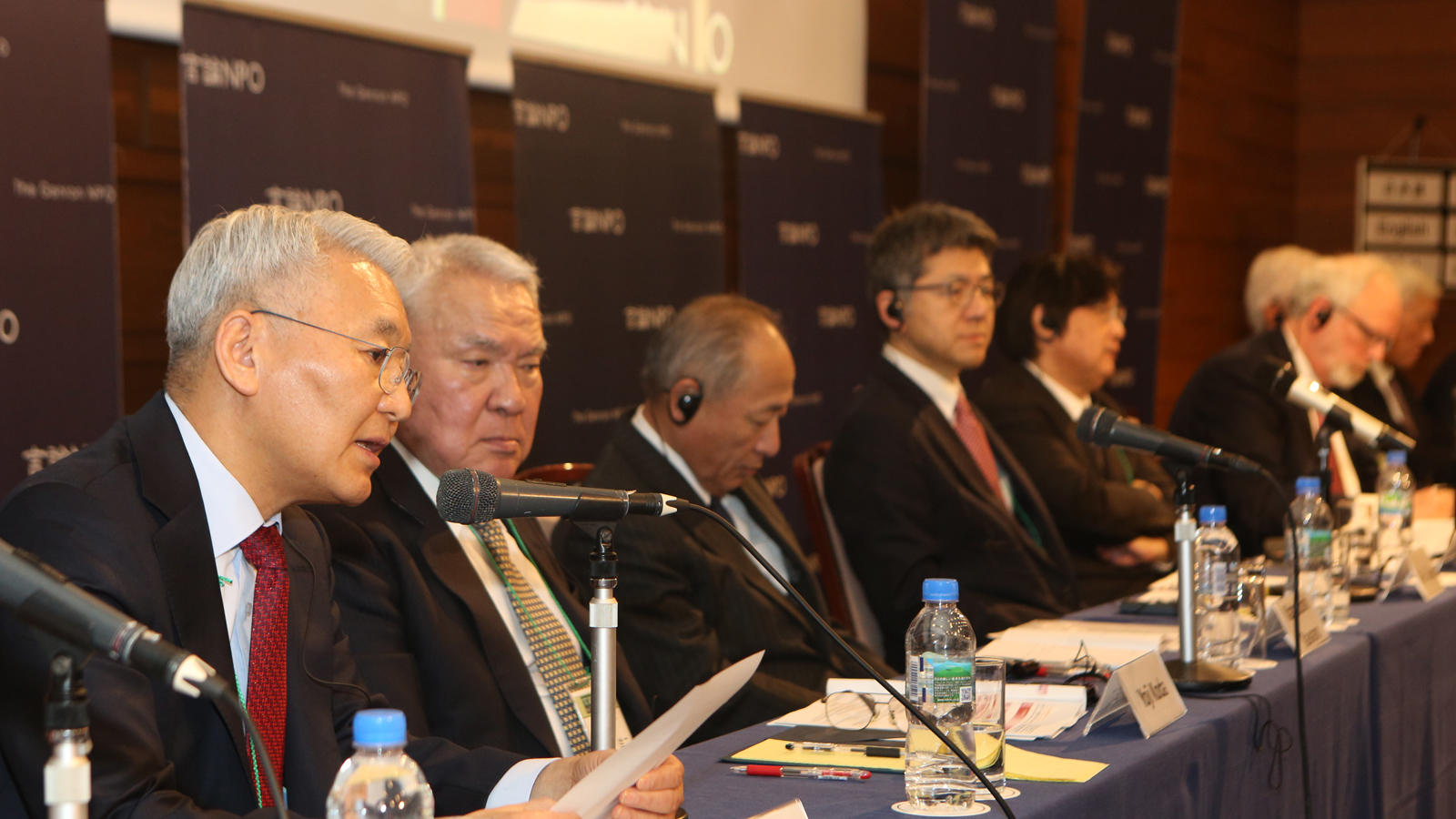 <small>北東アジアにはどのような危機が迫っているのか<br><small>～「アジア平和会議」創設記念公開フォーラム　セッション1</small></small>